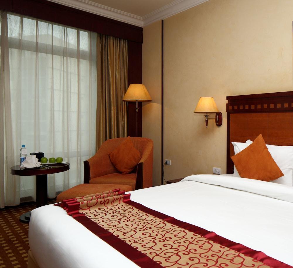 Ramada Riyadh Hotel Exterior photo