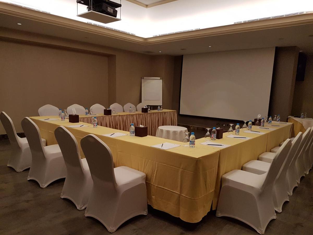 Ramada Riyadh Hotel Exterior photo