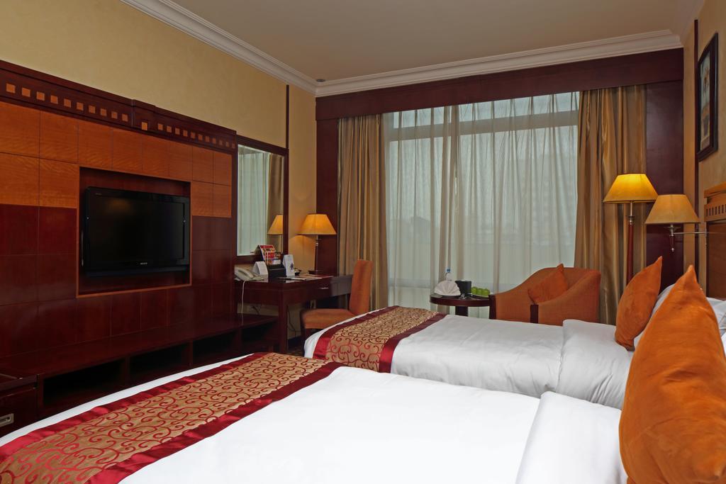 Ramada Riyadh Hotel Exterior photo