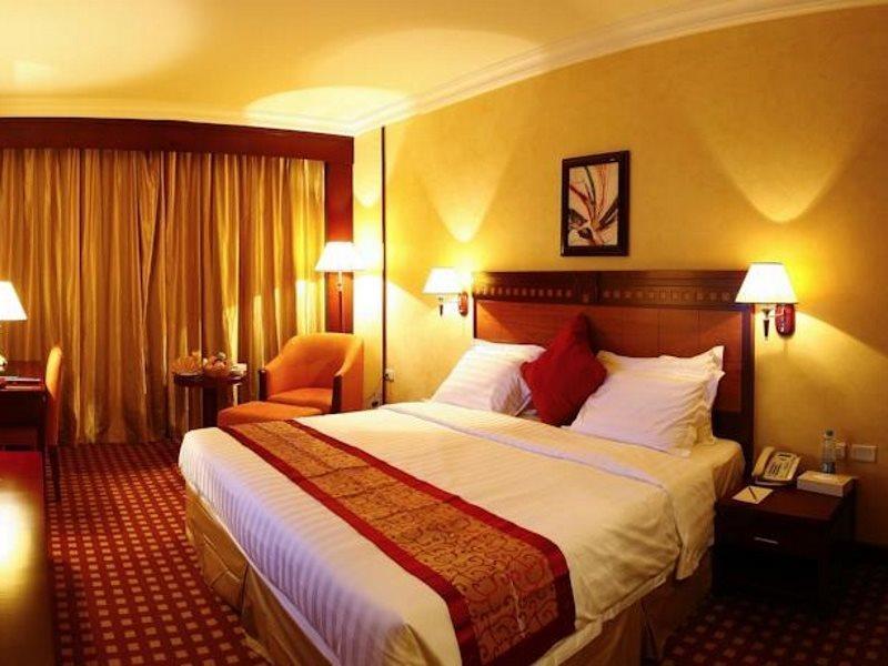 Ramada Riyadh Hotel Exterior photo