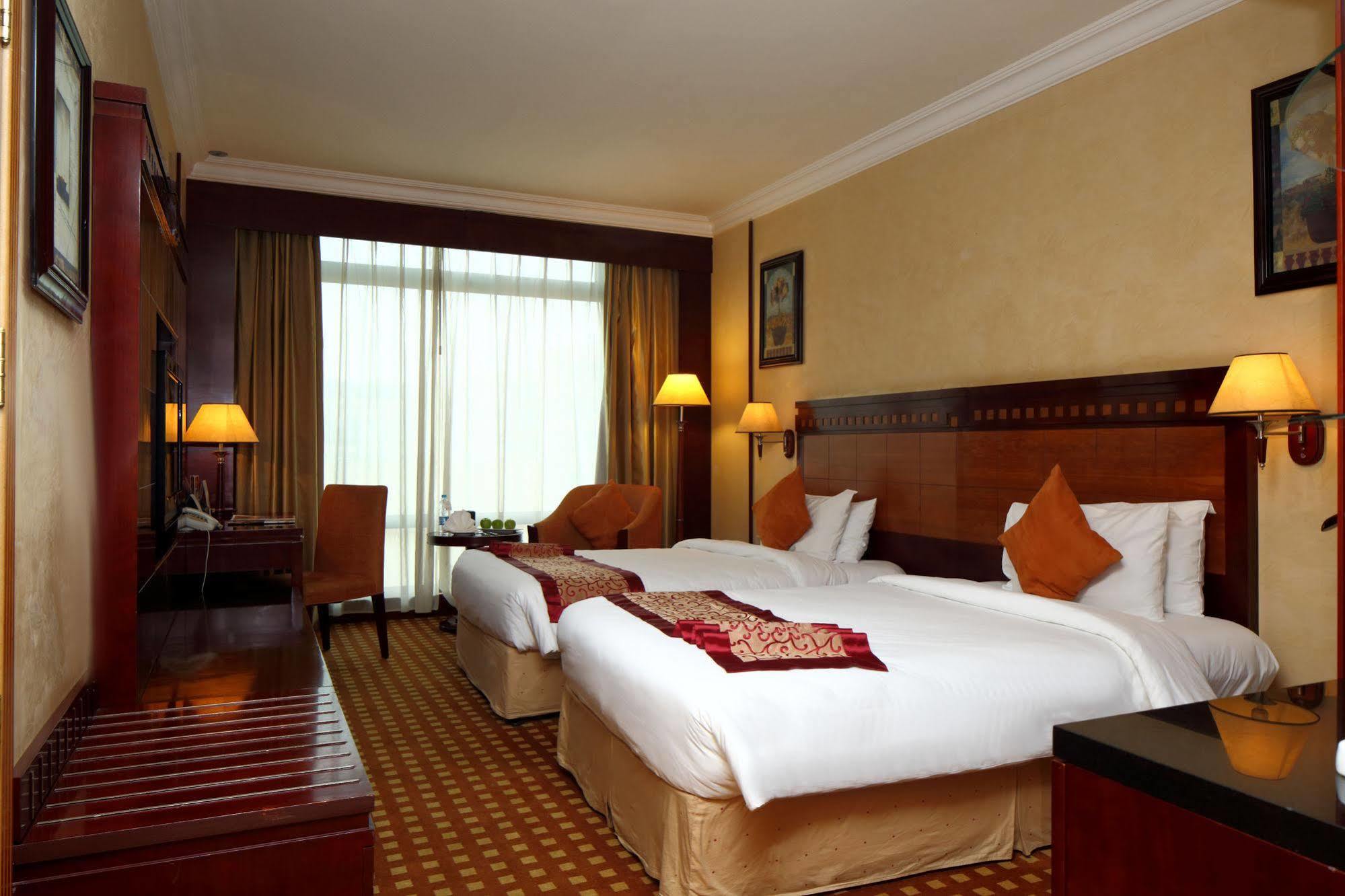 Ramada Riyadh Hotel Exterior photo