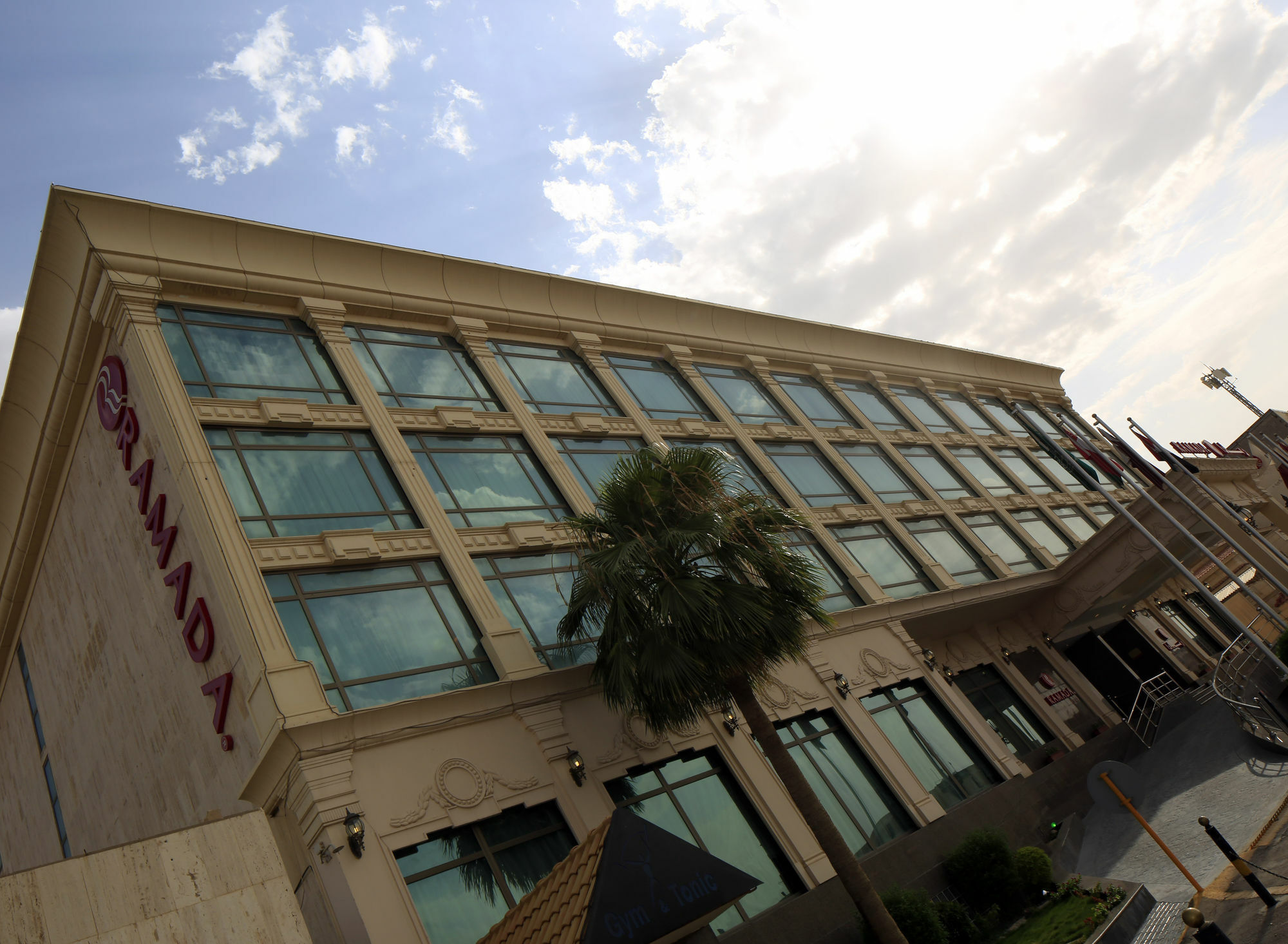 Ramada Riyadh Hotel Exterior photo